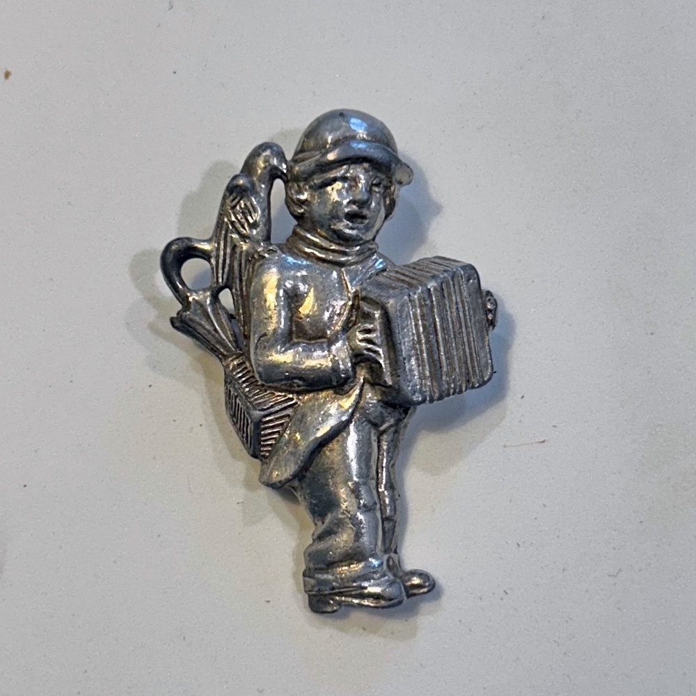 Vintage brooch cast pewter street musician boy